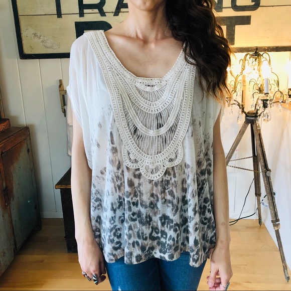 Free People Tops - ♥️ Free People ♥️ Leopard Crochet Top